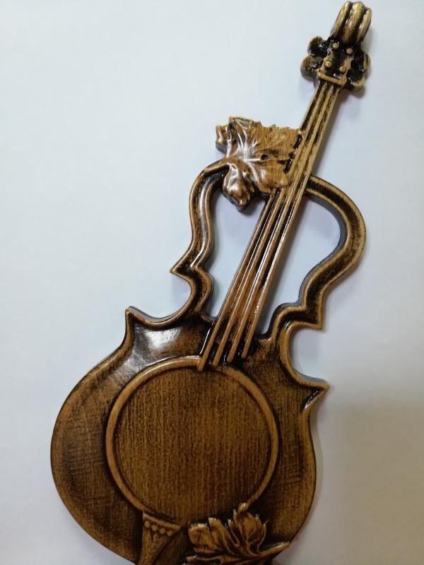 Часы скрипка резные